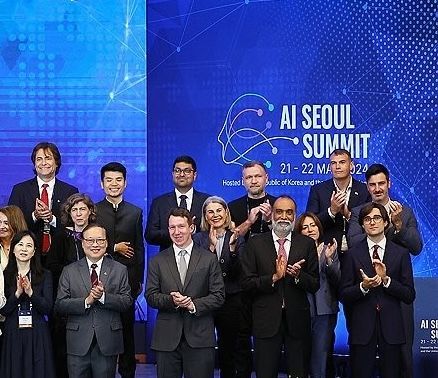 G42 Joins Global Tech Leaders in First-Ever AI Safety Commitment